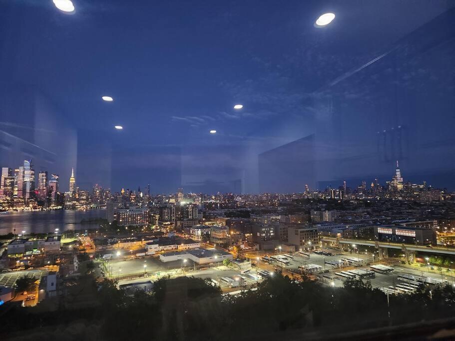 Elegant 2 Bed Gem! Mins From Nyc Appartement Union City Buitenkant foto