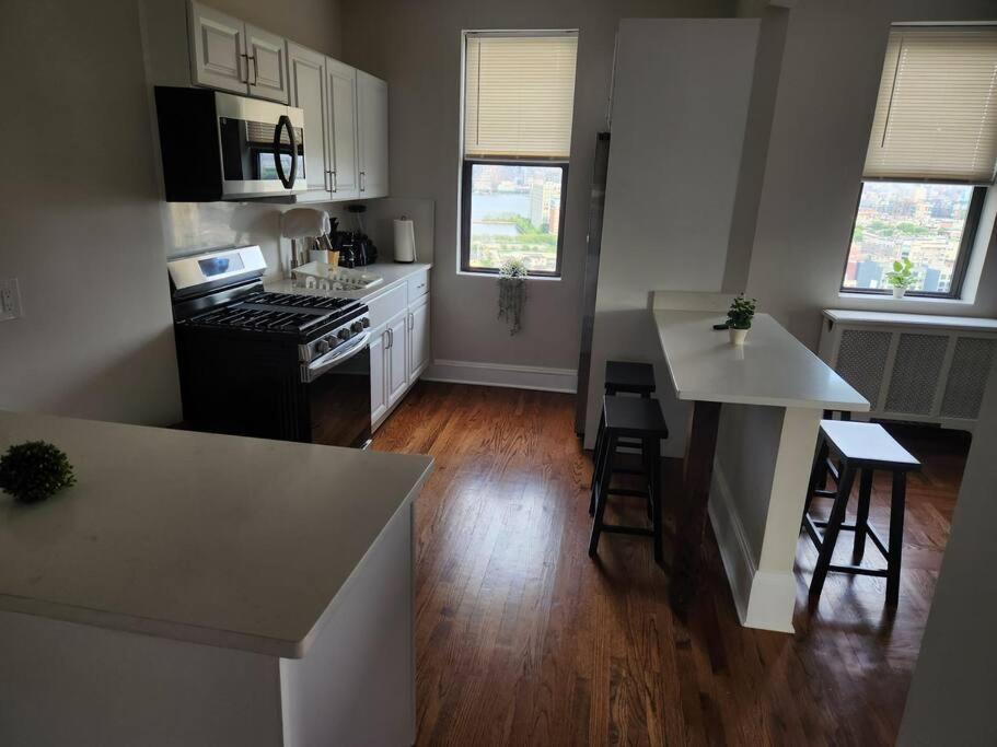 Elegant 2 Bed Gem! Mins From Nyc Appartement Union City Buitenkant foto
