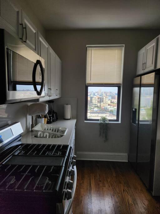 Elegant 2 Bed Gem! Mins From Nyc Appartement Union City Buitenkant foto