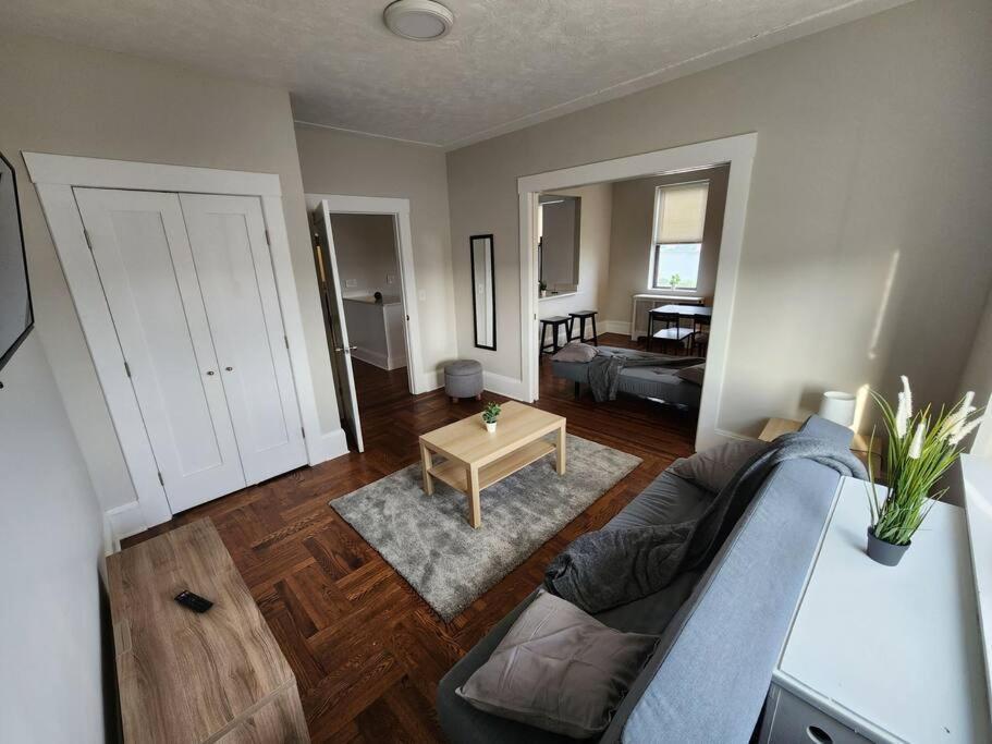 Elegant 2 Bed Gem! Mins From Nyc Appartement Union City Buitenkant foto